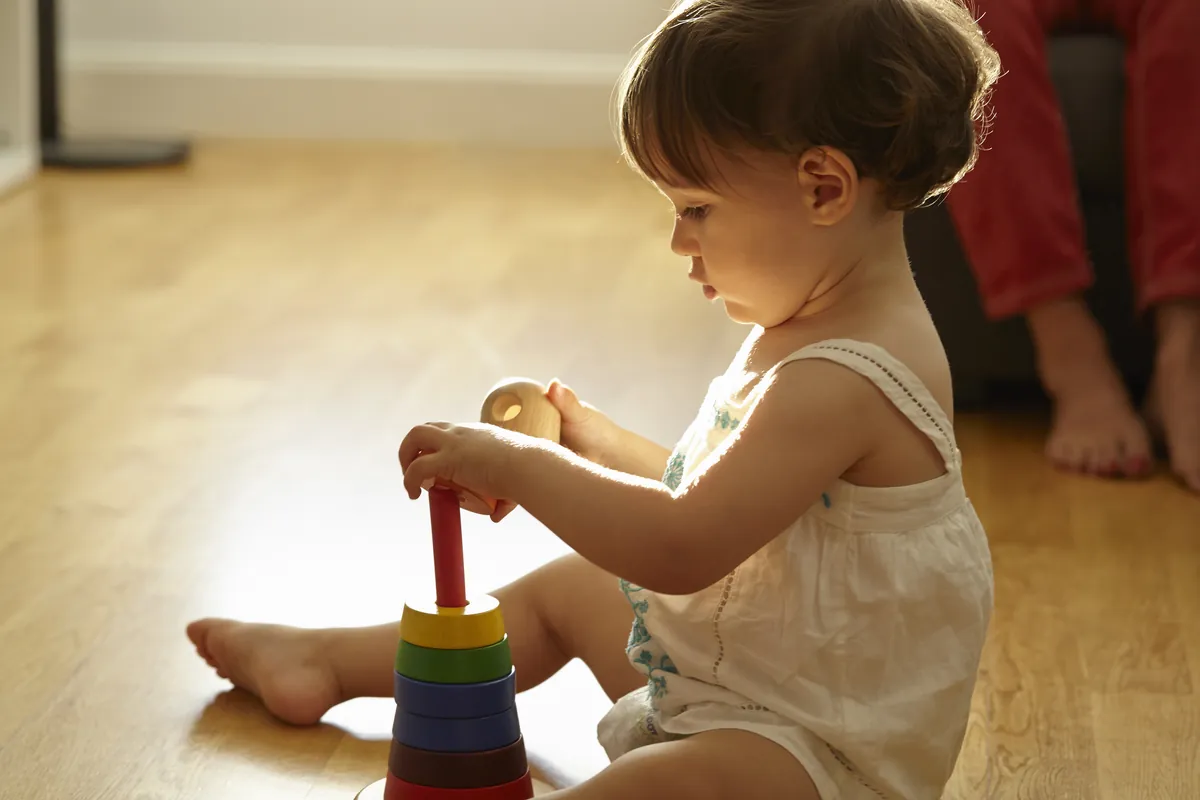 Hand coordination: 12-24 months