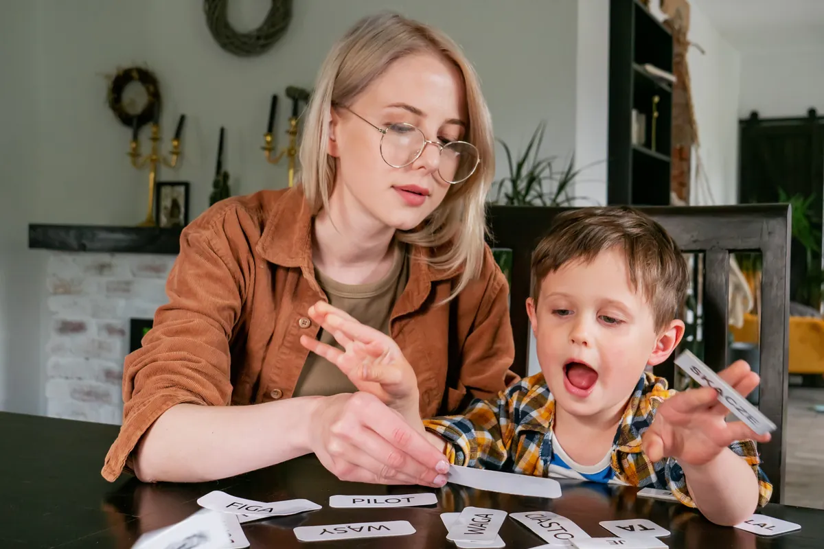 Raising bilingual children: how-to and benefits