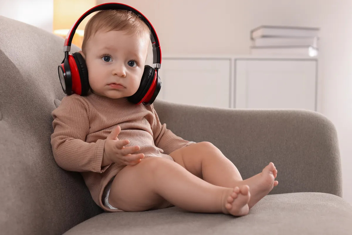How can I stimulate my baby’s sense of hearing?