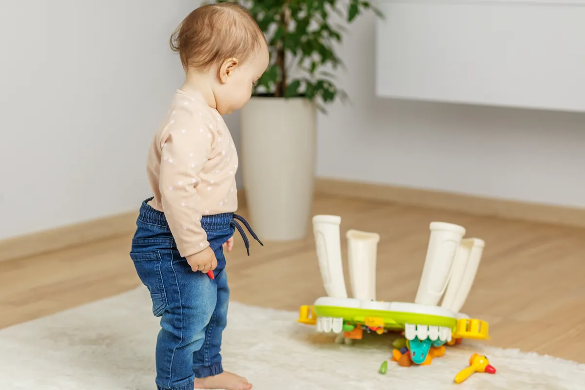 When do babies stand up?