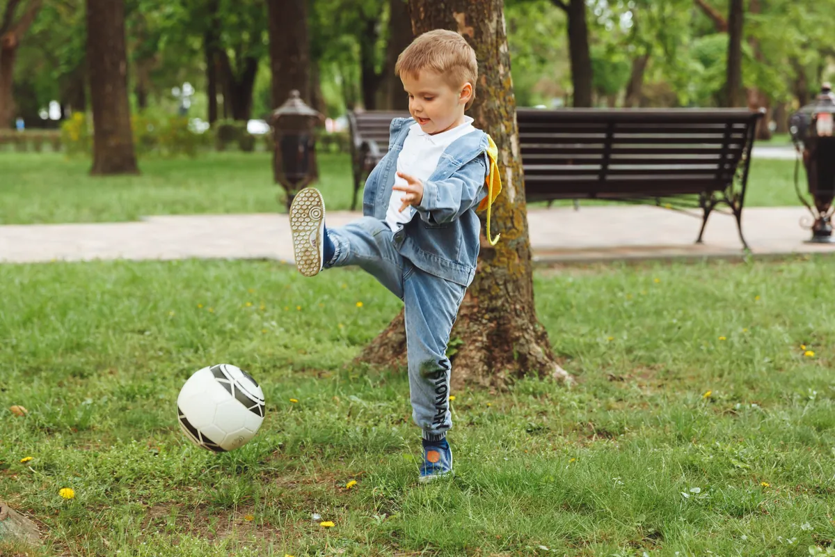 Ball skills: Kicking