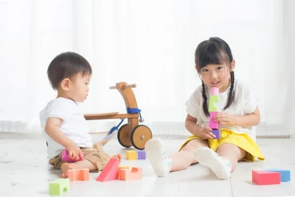 Do children learn critical thinking skills through play?