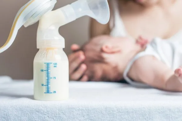 How To Combine Breastfeeding and Pumping