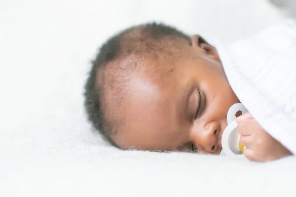 When Can a Baby Sleep With a Blanket Or Pillow?